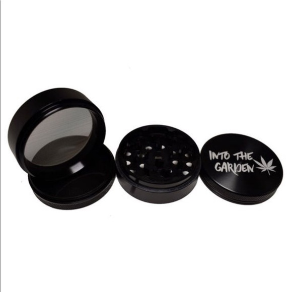 Black Metal Herb Spice Grinder 4 Piece - Picture 4 of 4